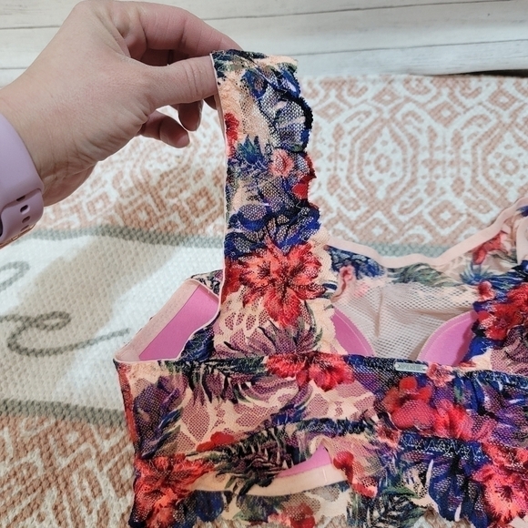 VICTORIA'S SECRET PINK BRALETTE - Picture 2 of 9